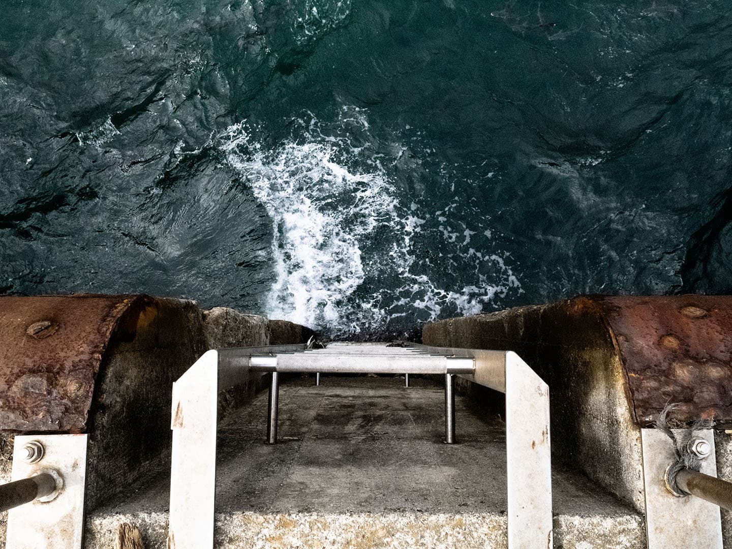 Escalera en el muelle